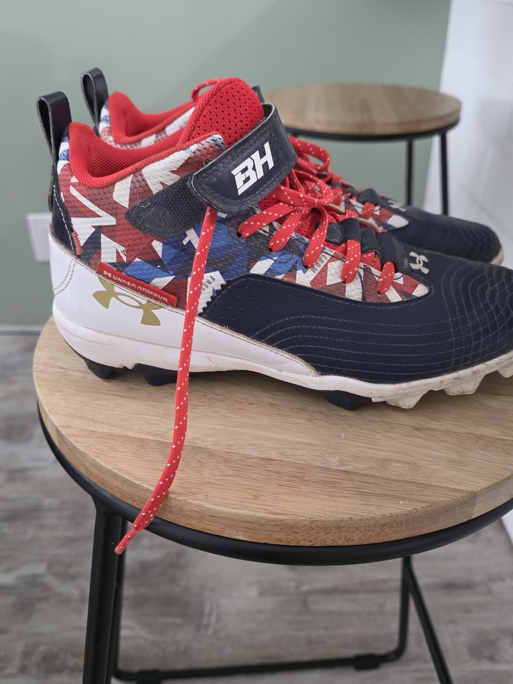 Under Armour Kids' Navy, Red & White Baseball Cleats with Graphic Detail